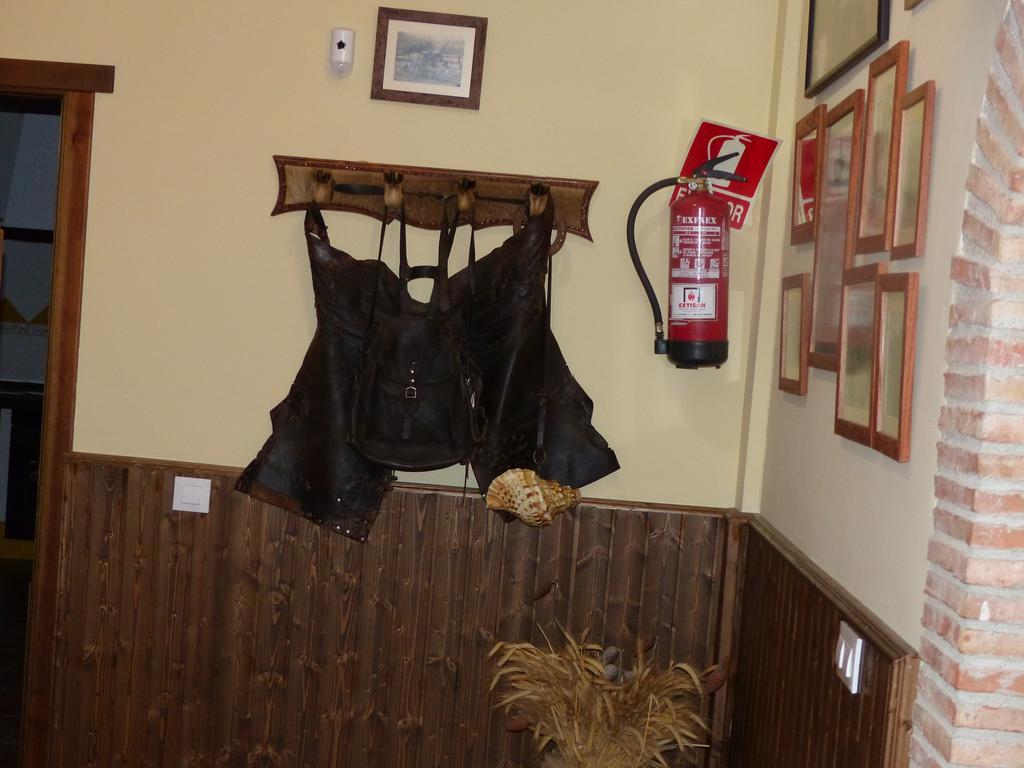 Casa Rural Pena Falcon Torrejón el Rubio Extérieur photo