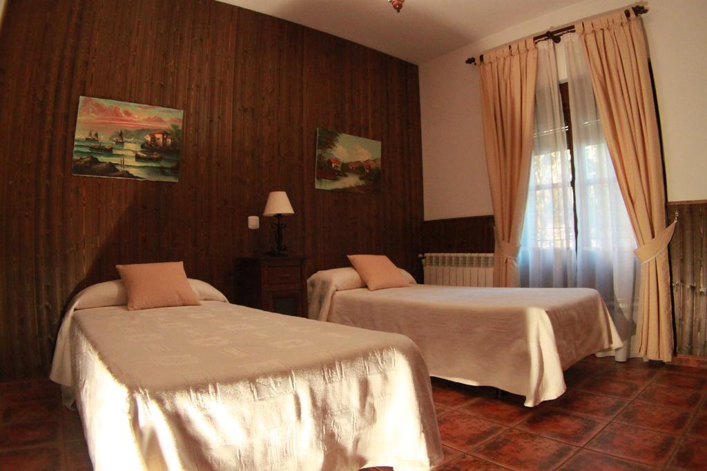 Casa Rural Pena Falcon Torrejón el Rubio Extérieur photo